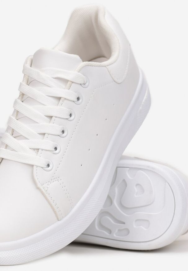 Renee - Białe Wiązane Sneakersy na Płaskiej Podeszwie z Modną Wstawką Zanelih. Kolor: biały. Obcas: na płaskiej podeszwie