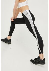 Puma legginsy treningowe Evostripe damskie kolor czarny wzorzyste. Kolor: czarny. Materiał: materiał, skóra. Sport: fitness