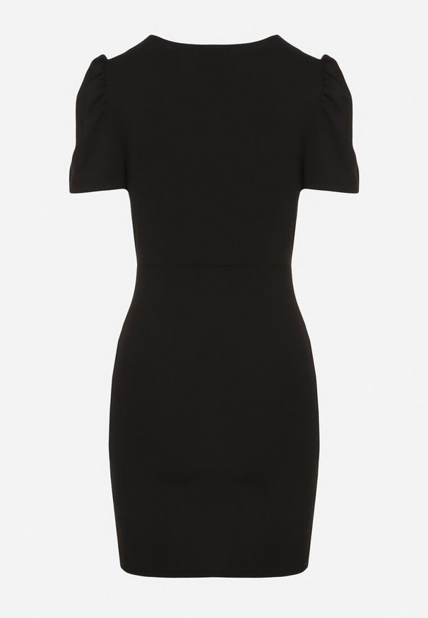 Born2be - Czarna Dopasowana Sukienka z Kopertowym Dekoltem Hallimea. Okazja: na imprezę. Typ kołnierza: dekolt kopertowy. Kolor: czarny. Wzór: aplikacja. Typ sukienki: kopertowe. Styl: klasyczny, elegancki