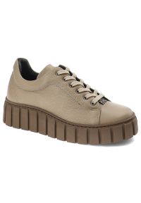 Beżowe Sneakersy Karino Modne Obuwie Damskie. Okazja: na co dzień, na spacer. Zapięcie: sznurówki. Kolor: beżowy. Materiał: guma, skóra. Obcas: na platformie. Sport: turystyka piesza