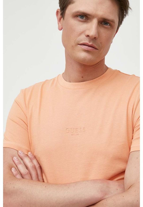 Guess t-shirt bawełniany kolor pomarańczowy z aplikacją. Kolor: pomarańczowy. Materiał: bawełna. Wzór: aplikacja. Styl: klasyczny