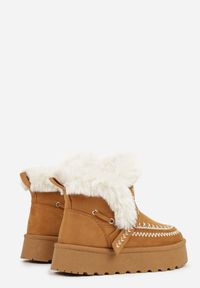 Renee - Jasnobrązowe Śniegowce na Platformie z Futerkiem i Haftowanym Wzorem Celatusa. Okazja: na co dzień. Kolor: brązowy. Materiał: futro. Wzór: haft. Sezon: zima. Obcas: na platformie. Styl: casual #4