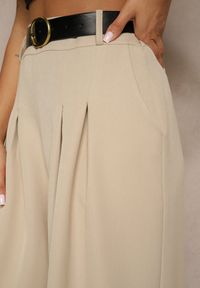 Renee - Beżowe Eleganckie Szerokie Spodnie Garniturowe z Wiskozą Ozdobione Paskiem Ravinae. Kolor: beżowy. Materiał: wiskoza. Wzór: aplikacja. Styl: elegancki #3