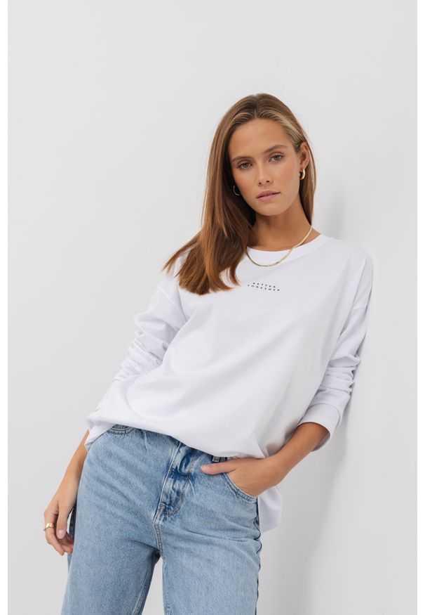 BLUZKA ERICA "BETTER TOGETHER" BIAŁA One size - Flawless. Okazja: na co dzień. Kolor: biały. Materiał: jeans, dresówka, skóra, bawełna. Długość rękawa: długi rękaw. Długość: długie. Styl: klasyczny, sportowy, casual, elegancki