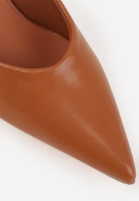 Born2be - Brązowe Czółenka Vices na Kaczuszce z Wkładką ze Skóry Naturalnej Amorrise. Okazja: na co dzień. Kolor: brązowy. Materiał: skóra. Wzór: kwiaty. Obcas: na szpilce. Styl: casual, elegancki #2