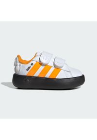 Buty Adidas Star Wars Grand Court 2.0 Infants. Kolor: biały, wielokolorowy, pomarańczowy, czarny. Wzór: motyw z bajki. Sport: tenis