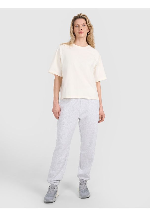 4f - 4F T-shirt oversize gładki damski - biały XS. Okazja: na co dzień. Kolor: biały. Materiał: bawełna, jersey. Długość rękawa: krótki rękaw. Długość: krótkie. Wzór: gładki. Styl: sportowy, klasyczny, casual