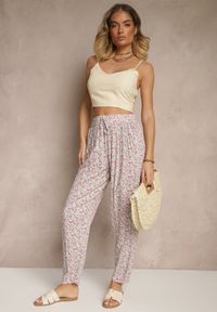 Renee - Białe Spodnie z Wiskozy High Waist w Kwiatowy Wzór Liosena. Okazja: na co dzień. Stan: podwyższony. Kolor: biały. Materiał: wiskoza. Wzór: kwiaty. Styl: casual