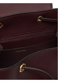 Calvin Klein Plecak Foil Logo Flap Backpack LV04F3297G Bordowy. Kolor: czerwony. Materiał: skóra