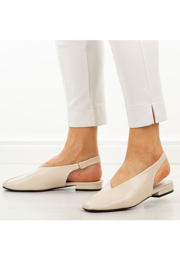 POTOCKI - Beżowe baleriny damskie Potocki 20335. Okazja: na co dzień, do pracy. Kolor: beżowy. Materiał: skóra. Sezon: wiosna, lato, jesień. Obcas: na obcasie. Styl: casual, klasyczny, elegancki. Wysokość obcasa: niski