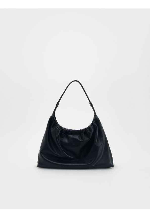 Reserved - Miękka torebka na ramię - czarny. Kolor: czarny. Materiał: skórzane. Rodzaj torebki: na ramię