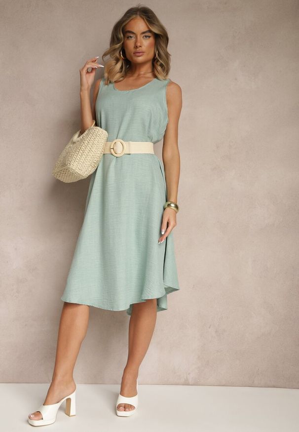 Renee - Jasnozielona Basicowa Sukienka o Rozkloszowanym Kroju Mevolira. Okazja: na co dzień. Kolor: zielony. Typ sukienki: rozkloszowane. Styl: casual, klasyczny