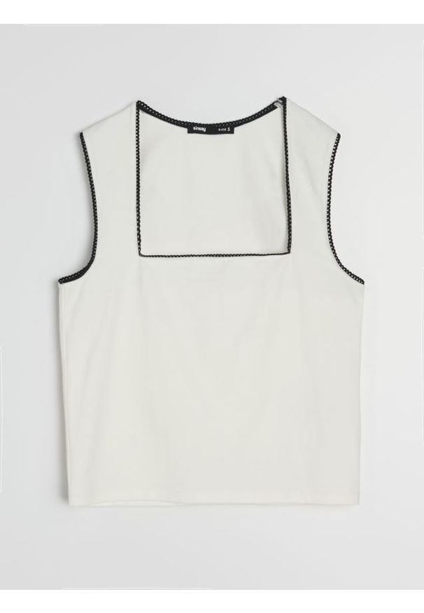 Sinsay - Bawełniany top z dekoltem karo - kremowy. Typ kołnierza: dekolt w karo. Kolor: kremowy. Materiał: bawełna