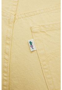 Levi's® - Levi's szorty jeansowe damskie kolor żółty gładkie high waist. Okazja: na spotkanie biznesowe. Stan: podwyższony. Kolor: żółty. Materiał: jeans. Wzór: gładki. Styl: biznesowy #4