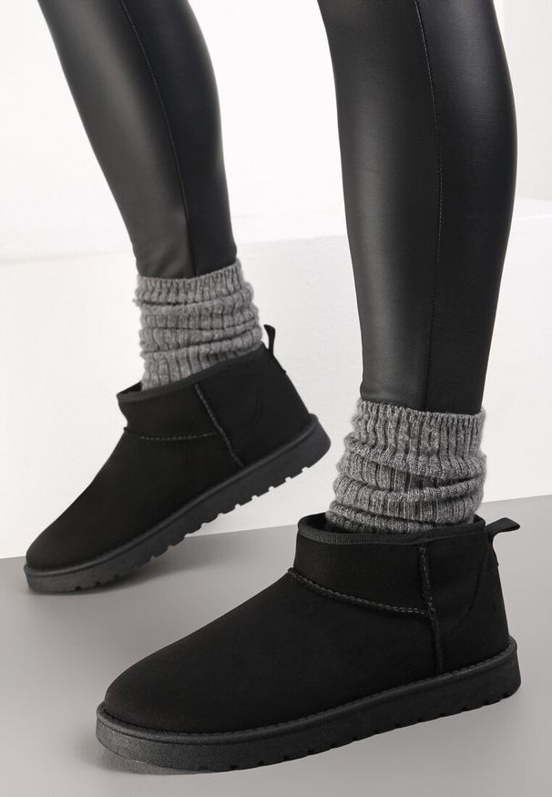 Born2be - Czarne Śniegowce Actilea. Okazja: na co dzień. Wysokość cholewki: przed kostkę. Nosek buta: okrągły. Kolor: czarny. Materiał: futro. Szerokość cholewki: normalna. Styl: casual