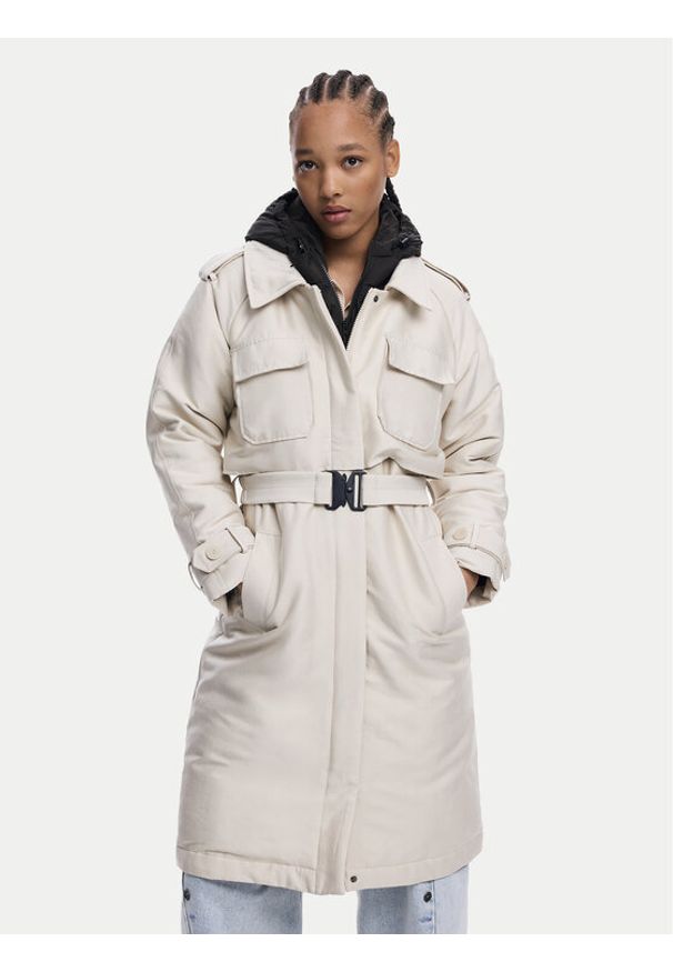 Desigual Kurtka przejściowa Empire 25WWEW58 Écru Regular Fit. Materiał: syntetyk