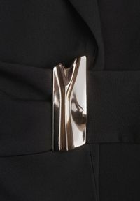 Renee - Czarna Marszczona Marynarka Taliowana z Wiskozą z Ozdobą przy Wiązaniu Zynelle. Kolor: czarny. Materiał: wiskoza. Wzór: aplikacja. Styl: elegancki #5