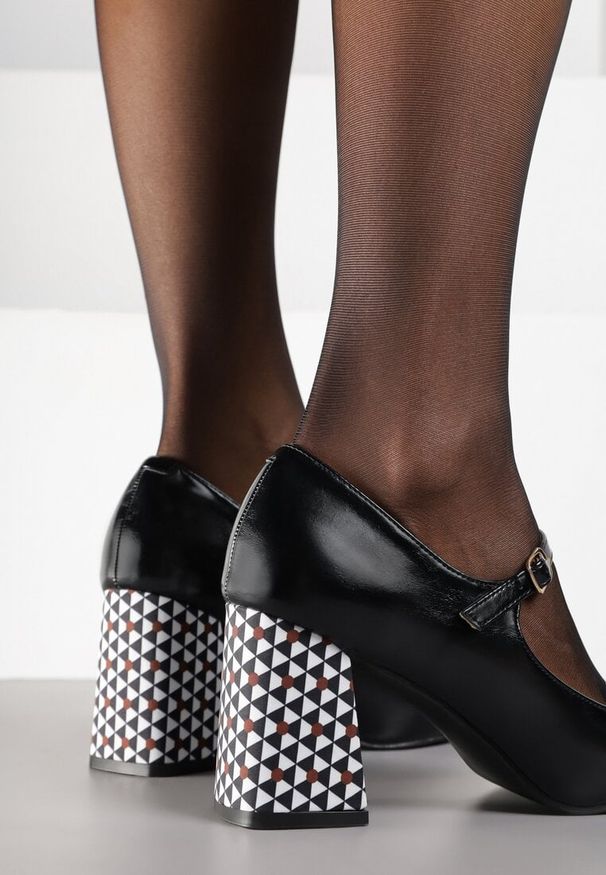 Renee - Czarne Czółenka Vices na Kolorowym Słupku ze Skórzaną Wkładką i Klamerką Didvire. Okazja: na spotkanie biznesowe. Kolor: czarny. Materiał: skóra. Wzór: kolorowy. Obcas: na słupku. Styl: biznesowy, elegancki, klasyczny. Wysokość obcasa: średni
