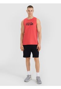 4f - 4F Tank top regular męski - czerwony XXL. Kolor: czerwony. Materiał: dzianina, bawełna, jersey. Długość rękawa: bez rękawów. Wzór: gładki, ze splotem, napisy