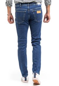 Wrangler - WRANGLER TEXAS SLIM MĘSKIE SPODNIE JEANSOWE CRAZY GAME W12SOAR26 112319230. Okazja: na spotkanie biznesowe. Styl: elegancki, biznesowy