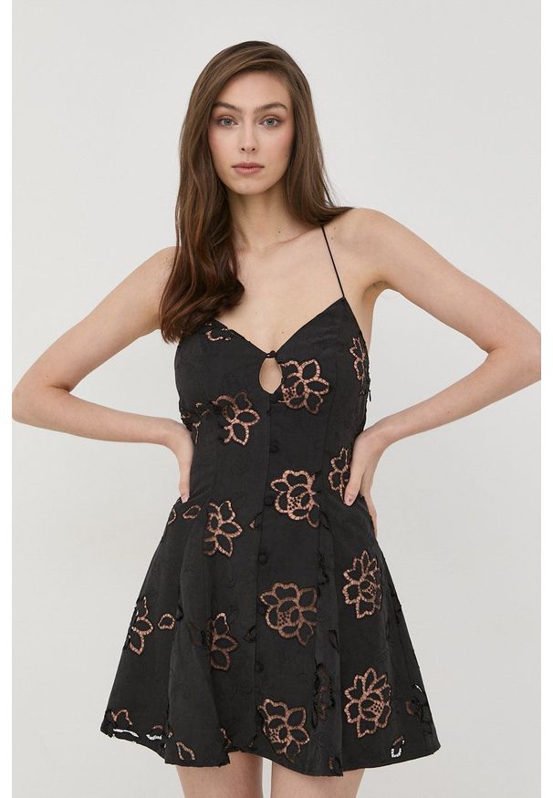 For Love & Lemons sukienka kolor czarny mini rozkloszowana. Kolor: czarny. Typ sukienki: rozkloszowane. Długość: mini