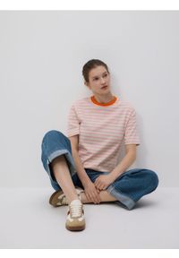 Reserved - T-shirt w paski - różowy. Kolor: różowy. Materiał: bawełna, dzianina. Wzór: paski