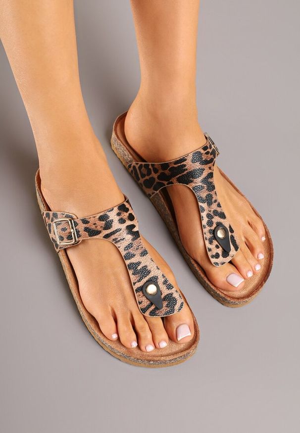 Renee - Panterkowe Klapki Japonki na Podeszwie z Imitacji Korka Idessa. Okazja: na plażę, na co dzień, na randkę, na spacer. Materiał: jeans. Sezon: lato. Styl: casual