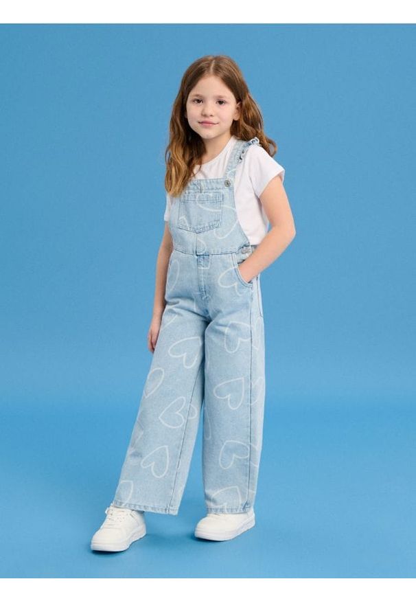 Sinsay - Jeansowe ogrodniczki wide leg w serca - niebieski. Kolor: niebieski. Materiał: jeans