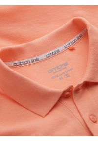 Ombre Clothing - Męska koszulka polo jednokolorowa BASIC z dzianiny pique - brzoskwiniowa V19 - Rozmiar: S. Okazja: na co dzień. Typ kołnierza: polo. Kolor: pomarańczowy. Materiał: dzianina. Wzór: haft, aplikacja, jednolity. Styl: sportowy, wizytowy, casual #6