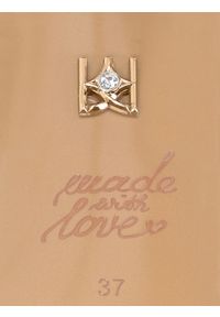 Kazar - Białe czółenka ślubne z połyskującą ozdobą z cyrkonii. Okazja: na ślub cywilny, na wesele. Kolor: biały. Materiał: tkanina. Wzór: aplikacja. Styl: elegancki, młodzieżowy #5