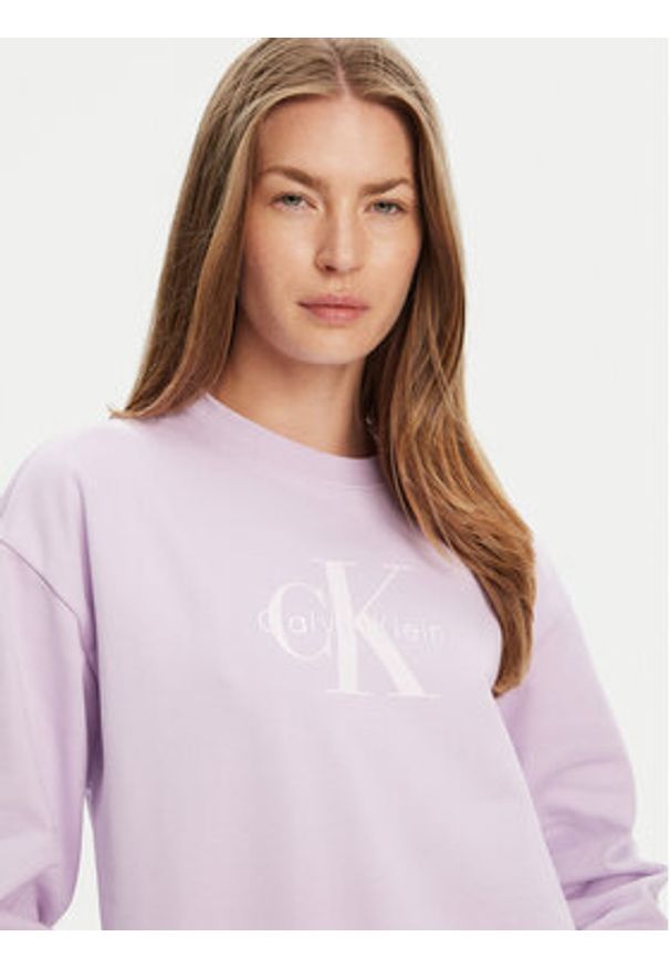 Calvin Klein Jeans Bluza Monologo LV047B234G Fioletowy Relaxed Fit. Kolor: fioletowy. Materiał: bawełna