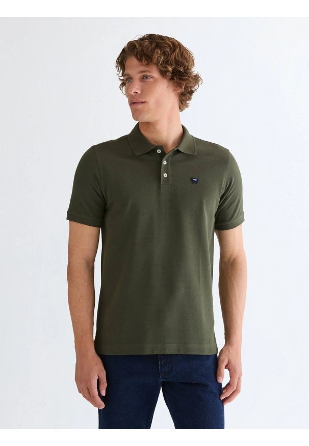 Wrangler - MESKA KOSZULKA WRANGLER POLO SHIRT DEEP DEPTHS 112378000. Typ kołnierza: polo