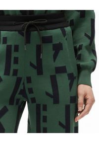 Kenzo - KENZO - Szerokie spodnie z monogramem. Kolor: zielony. Materiał: materiał. Wzór: aplikacja #3