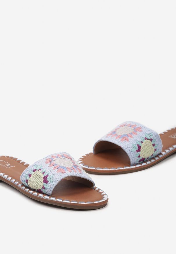 Born2be - Niebieskie Klapki z Materiałowym Plecionym Wykończeniem Ibrimila. Kolor: niebieski. Materiał: materiał. Wzór: aplikacja, haft. Sezon: lato. Styl: boho, elegancki