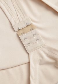 Renee - Beżowe Body Glorya. Kolor: beżowy. Długość rękawa: długi rękaw. Długość: długie. Styl: klasyczny #2