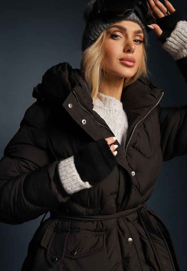 Renee - Czarna Kurtka Pikowana z Paskiem Begetir. Kolor: czarny. Materiał: materiał. Długość rękawa: długi rękaw. Długość: długie. Wzór: jednolity. Sezon: zima