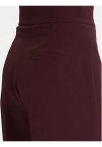 Maryley Spodnie materiałowe 25IB680/M17 Bordowy Regular Fit. Kolor: czerwony. Materiał: syntetyk #2
