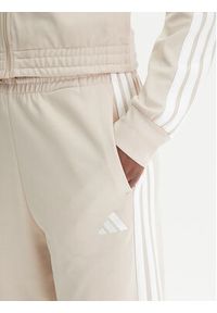 Adidas - adidas Dres Teamsport KB8181 Beżowy Regular Fit. Kolor: beżowy. Materiał: bawełna #2