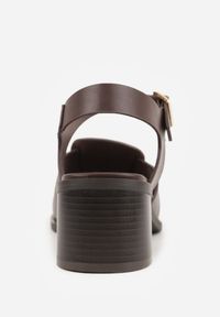Renee - Ciemnobrązowe Sandały na Słupku z Geometryczną Cholewką Aiganele. Zapięcie: sprzączka. Kolor: brązowy. Materiał: jeans. Wzór: geometria. Obcas: na słupku. Styl: klasyczny. Wysokość obcasa: średni #9