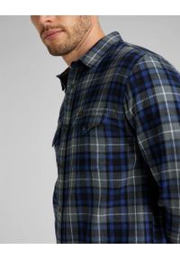 Lee - LEE CLEAN WESTERN MĘSKA KOSZULA W KRATĘ ANTHEM BLUE L66RDH21 112322655. Okazja: na co dzień. Materiał: bawełna, skóra, jeans. Długość rękawa: bez rękawów. Długość: krótkie. Sezon: zima, lato. Styl: casual, elegancki, klasyczny #3