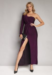 Born2be - Fioletowa Metaliczna Sukienka Maxi o Asymetrycznym Fasonie z Kopertowym Dekoltem Ozelbia. Kolor: fioletowy. Materiał: materiał. Długość rękawa: długi rękaw. Typ sukienki: asymetryczne, kopertowe. Długość: maxi #1