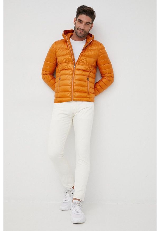 Liu Jo kurtka puchowa męska kolor pomarańczowy zimowa. Kolor: pomarańczowy. Materiał: puch. Sezon: zima
