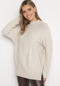 Born2be - Jasnobeżowy Sweter z Półgolfem z Prążkowanej Dzianiny z Wycięciami po Bokach Rerivra. Kolor: beżowy. Materiał: dzianina, prążkowany. Styl: wizytowy, elegancki #3