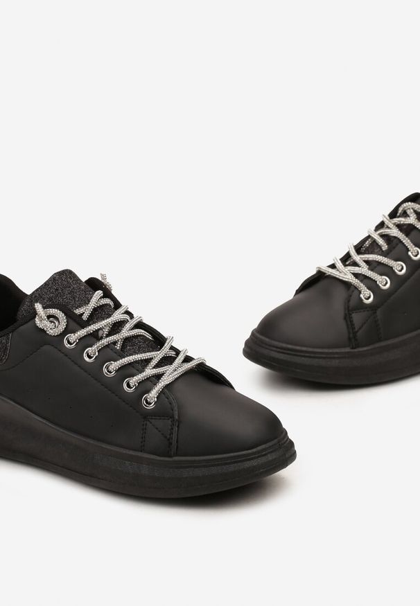 Renee - Czarne Sneakersy Ozdobione Brokatem z Cyrkoniami na Sznurowadłach Nilena. Kolor: czarny. Szerokość cholewki: normalna. Wzór: aplikacja