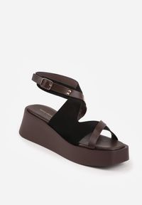 Born2be - Czarne Sandały na Koturnie i Platformie Ozdobione Nitami i Wycięciami Merennea. Okazja: na co dzień. Zapięcie: sprzączka. Kolor: czarny. Wzór: aplikacja. Obcas: na koturnie. Styl: casual, klasyczny, elegancki #5