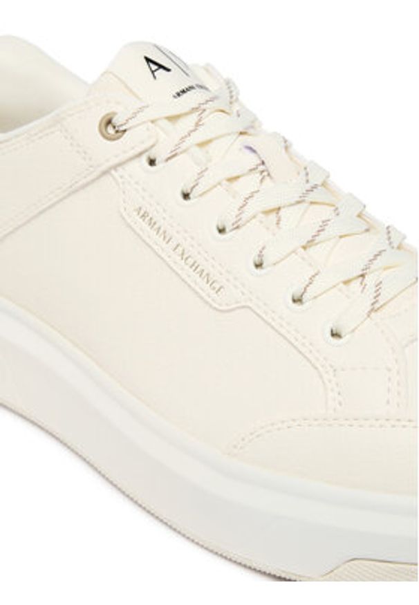 Armani Exchange Sneakersy XM001722 AF17540 MZ754 Biały. Kolor: biały. Materiał: skóra