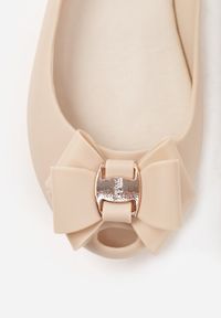 Born2be - Beżowe Balerinki Laimeda. Nosek buta: okrągły. Zapięcie: bez zapięcia. Kolor: beżowy. Materiał: guma. Wzór: aplikacja. Obcas: na koturnie #6