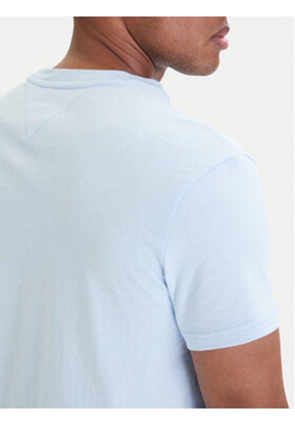 Tommy Jeans T-Shirt DM0DM22548 Błękitny Regular Fit. Kolor: niebieski. Materiał: bawełna
