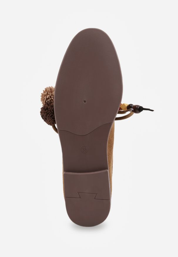 Renee - Ciemnobeżowe Mokasyny VICES ze Skórzaną Wkładką i Pomponami Loraerin. Nosek buta: okrągły. Kolor: beżowy. Materiał: skóra. Wzór: aplikacja. Obcas: na obcasie. Wysokość obcasa: niski