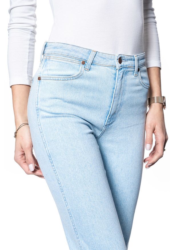 Wrangler - SPODNIE DAMSKIE WRANGLER RETRO STRAIGHT BALLAD BLUE W22AJHXA3 112127790. Styl: retro